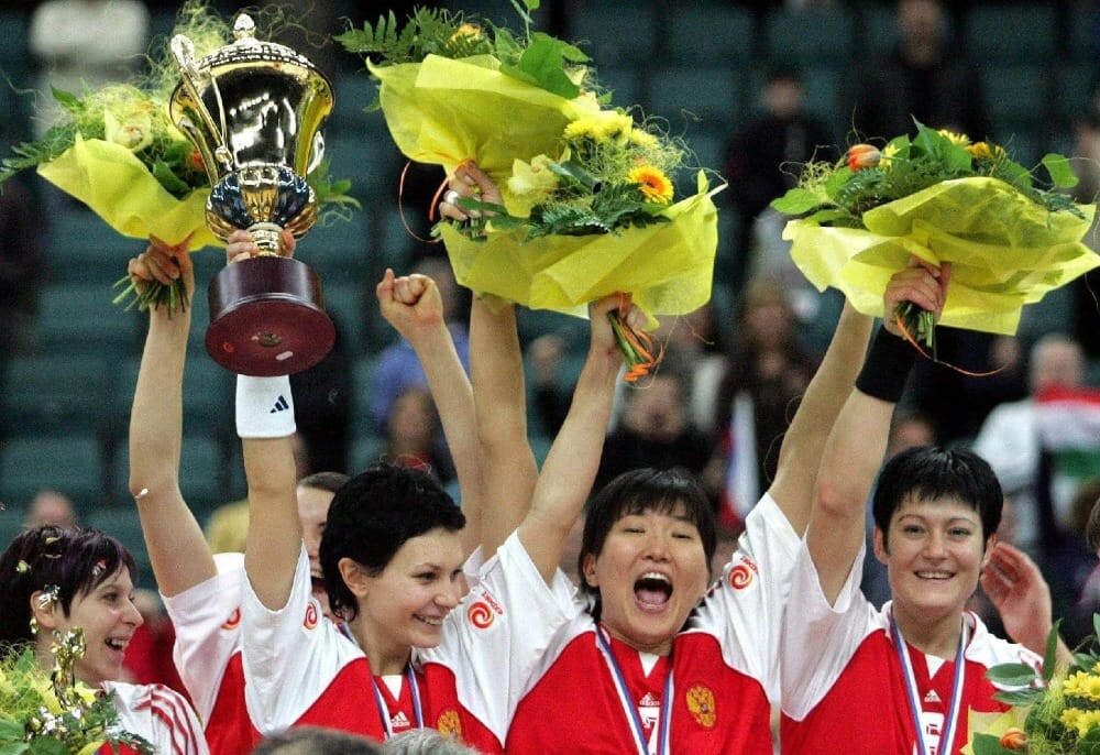    Ирина Полторацкая (Дибирова) и Людмила Бодниева - две легенды европейского гандбола