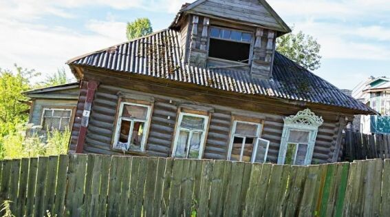 Даже упавший на бок деревянный дом не развалится, как дом со стенами из камня