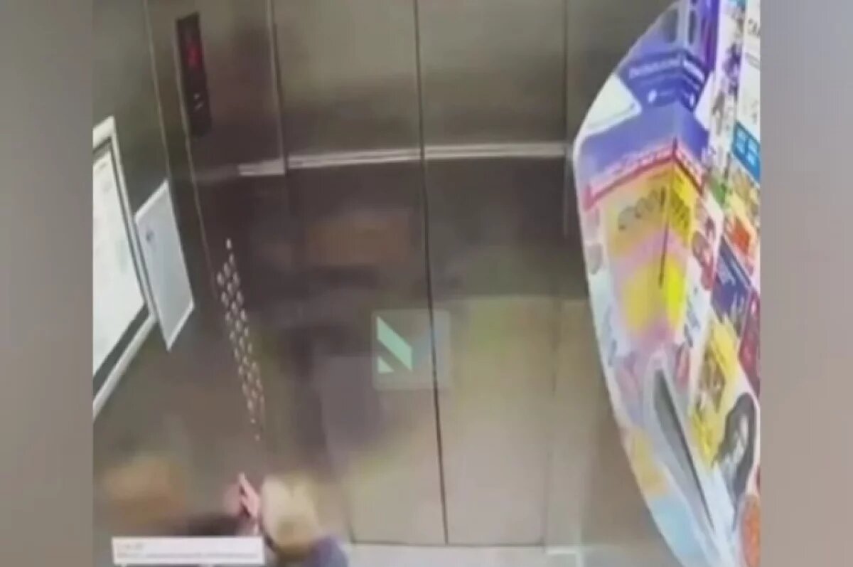    Мальчик в кабине.