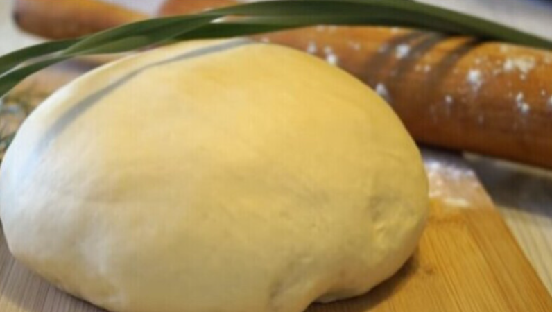 Заварное тесто для пельменей и вареников. Лепить из этого теста одно удовольствие. Лучшего теста я не знаю...