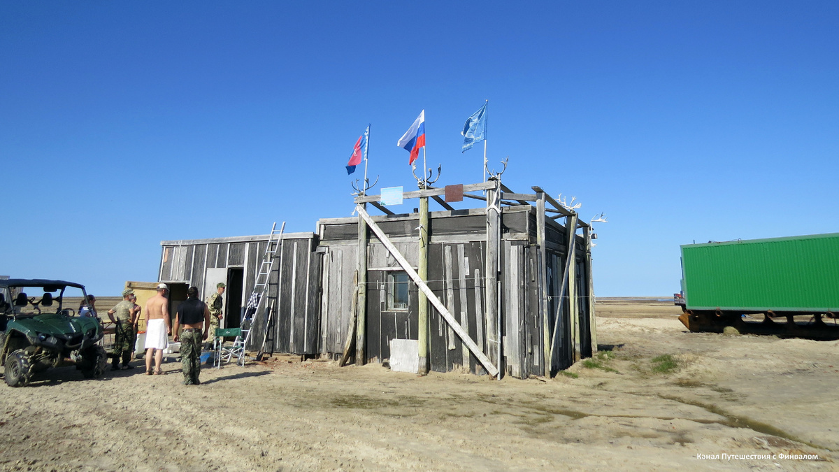 Кордон составлен из модулей разного возраста и наполнения.