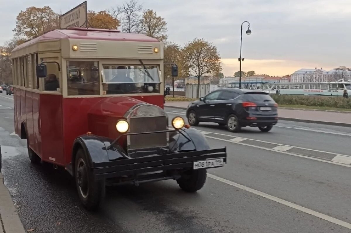    Петербургский ретро-автобус попал под проверку из-за нарушений безопасности