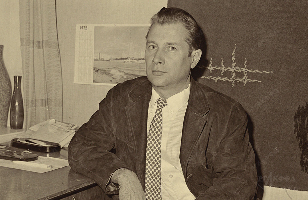 Композитор А.Я. Эшпай в домашней обстановке / Москва, 1972 г. / Фотограф: О.А. Мерцедин / РГАКФФД. Арх. № 1-117567