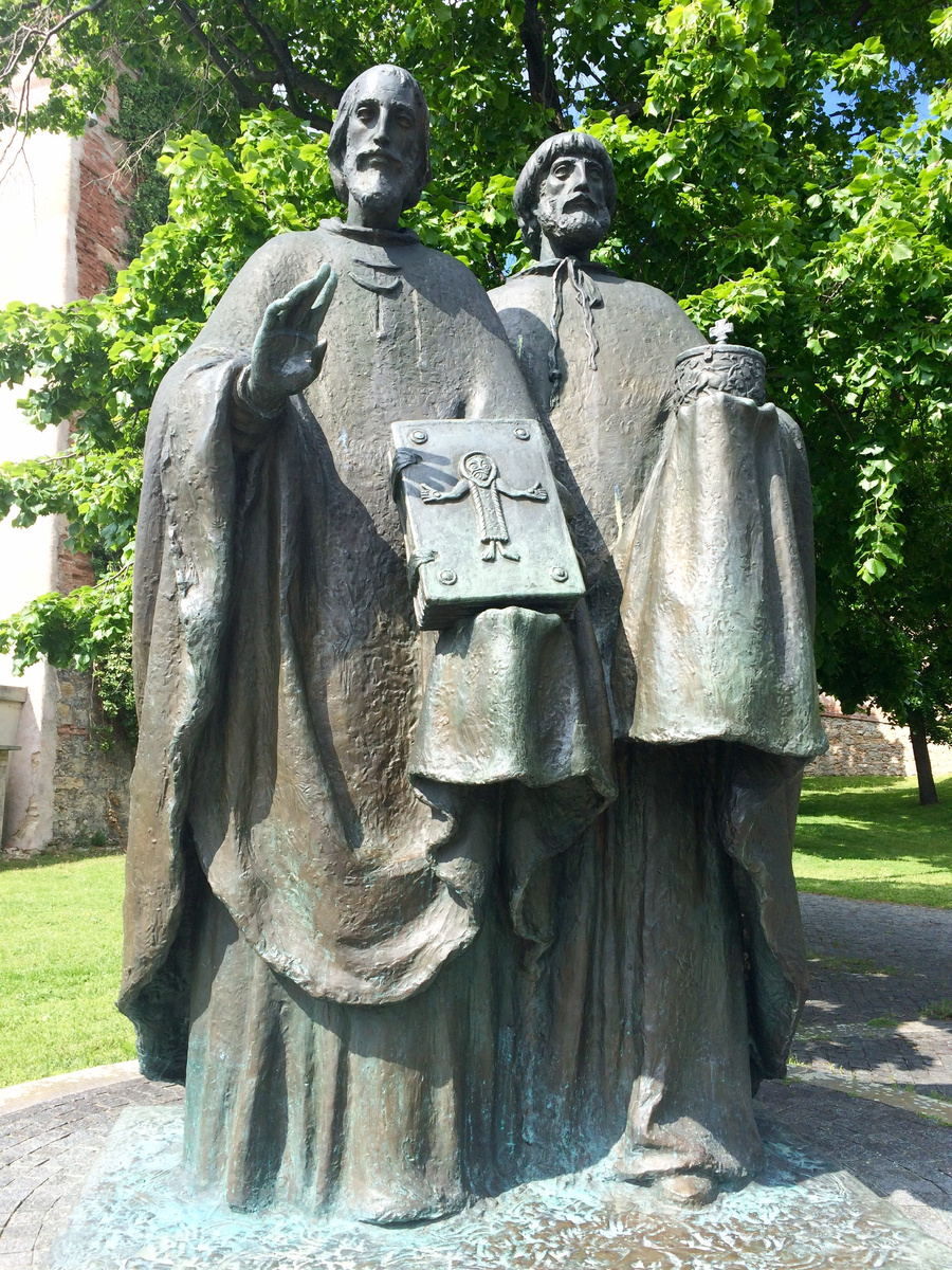 Памятник Кириллу и Мефодию. Нитра. Словацкая республика. фото Яндекс картинки