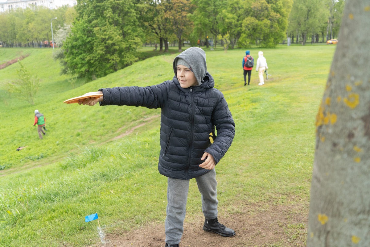 Ему 10 лет 5 месяцев 15 дней. И для него это уже не первый сезон на ПроТуре!!!