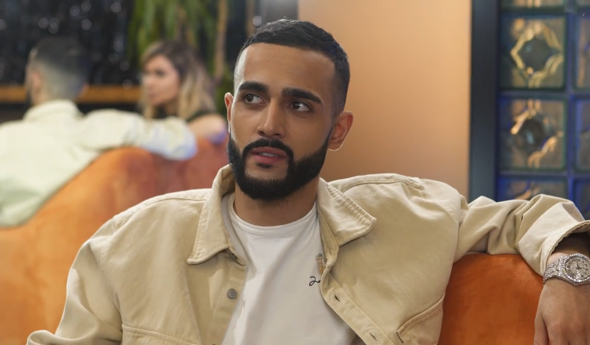     Блогер Гусейн Гасанов объявлен в розыск по уголовному делу об отмывании денег