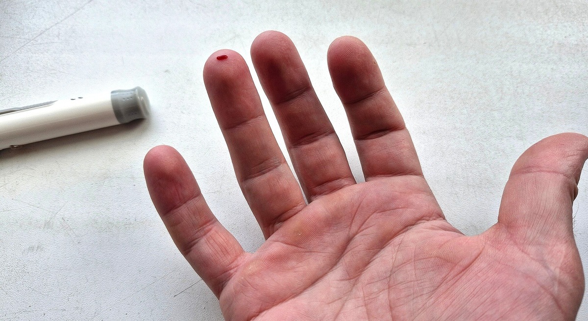    При проколе безымянного пальца ниже риск занести инфекцию. Источник: www.ixbt.com