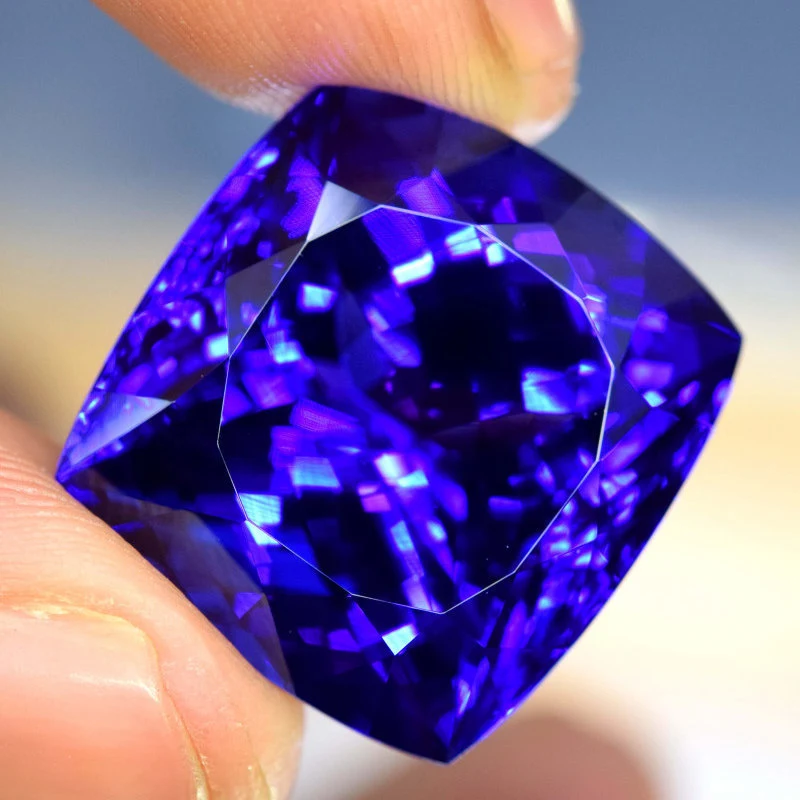 Танзанит. Фото взято из общего доступа в сети интернет