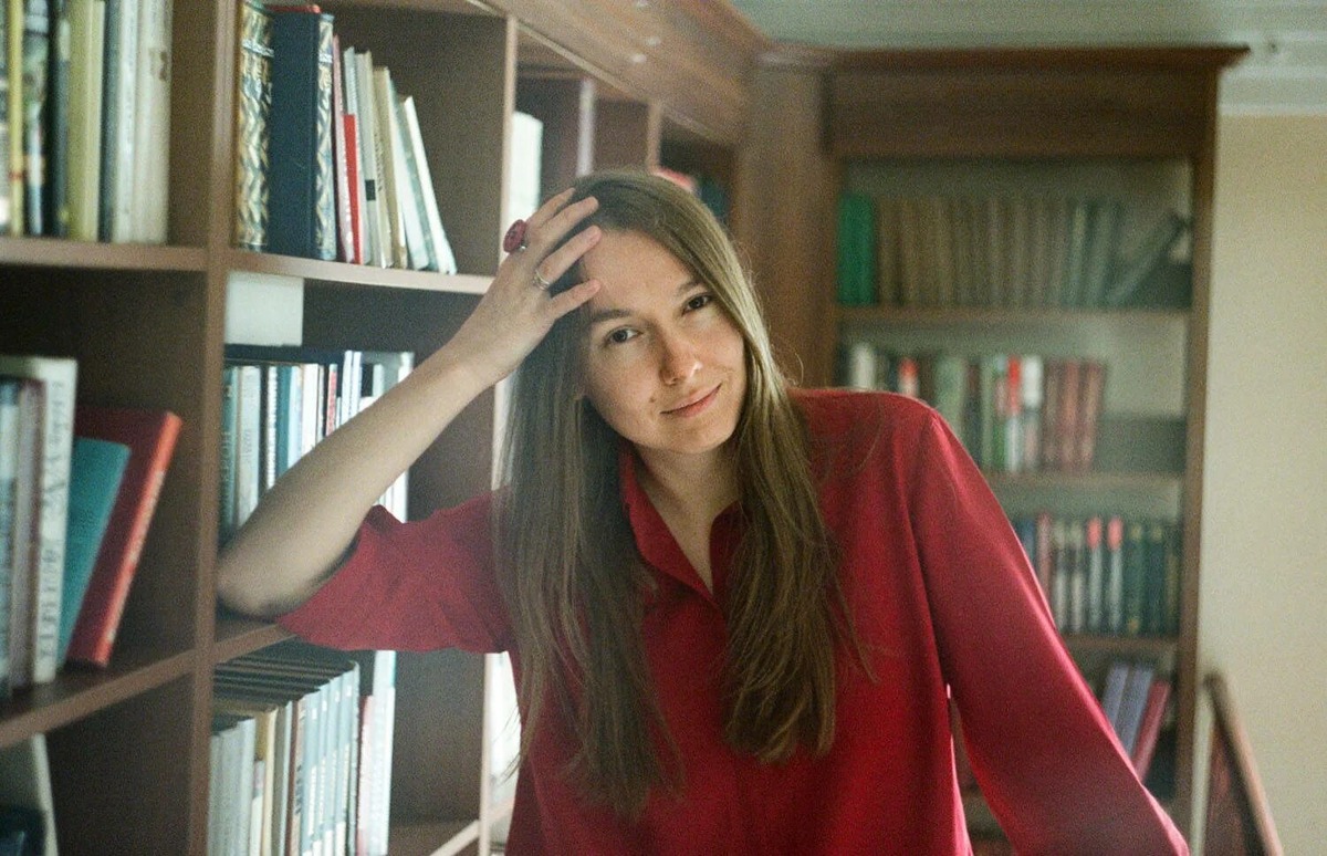 Евгения Некрасова - молодой, не очень продуктивный, но тем не менее, обласканный критиками, автор. 