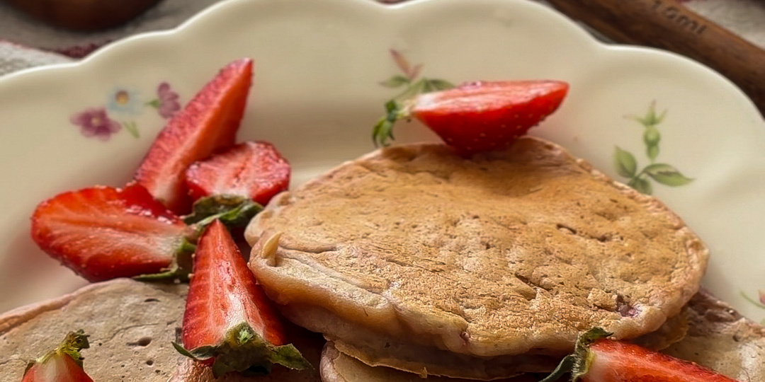 Клубнично-банановые панкейки