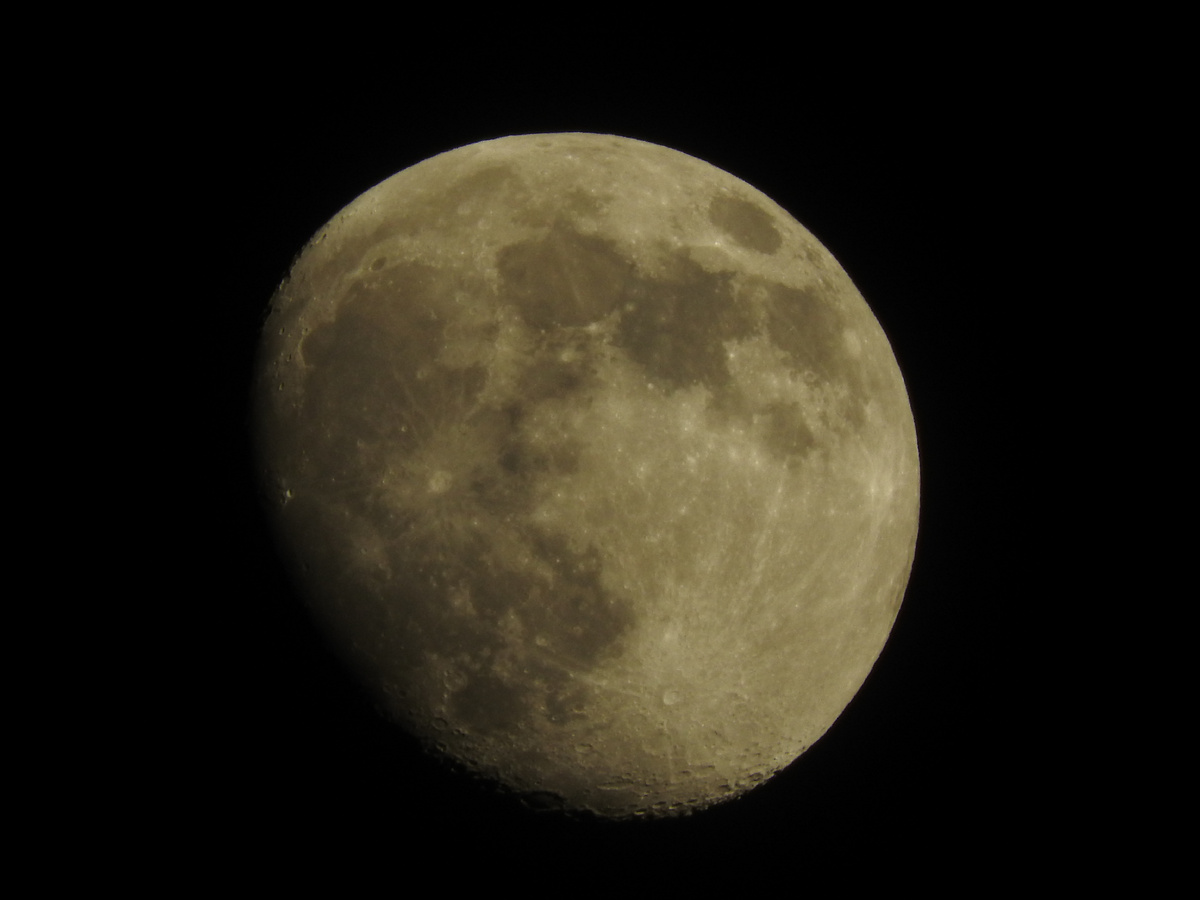 Не относится к теме - но это тоже астрофото. Сделано на Nikon Coolpix P610.