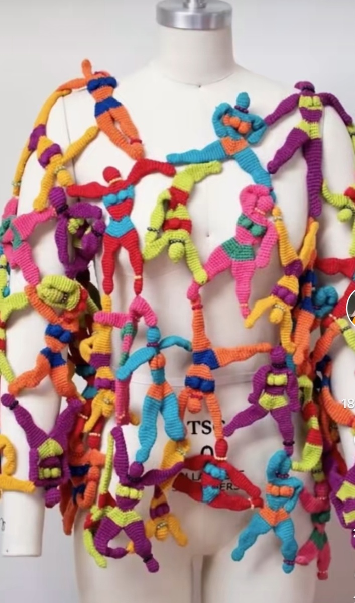 Это сетка связана из человечков.