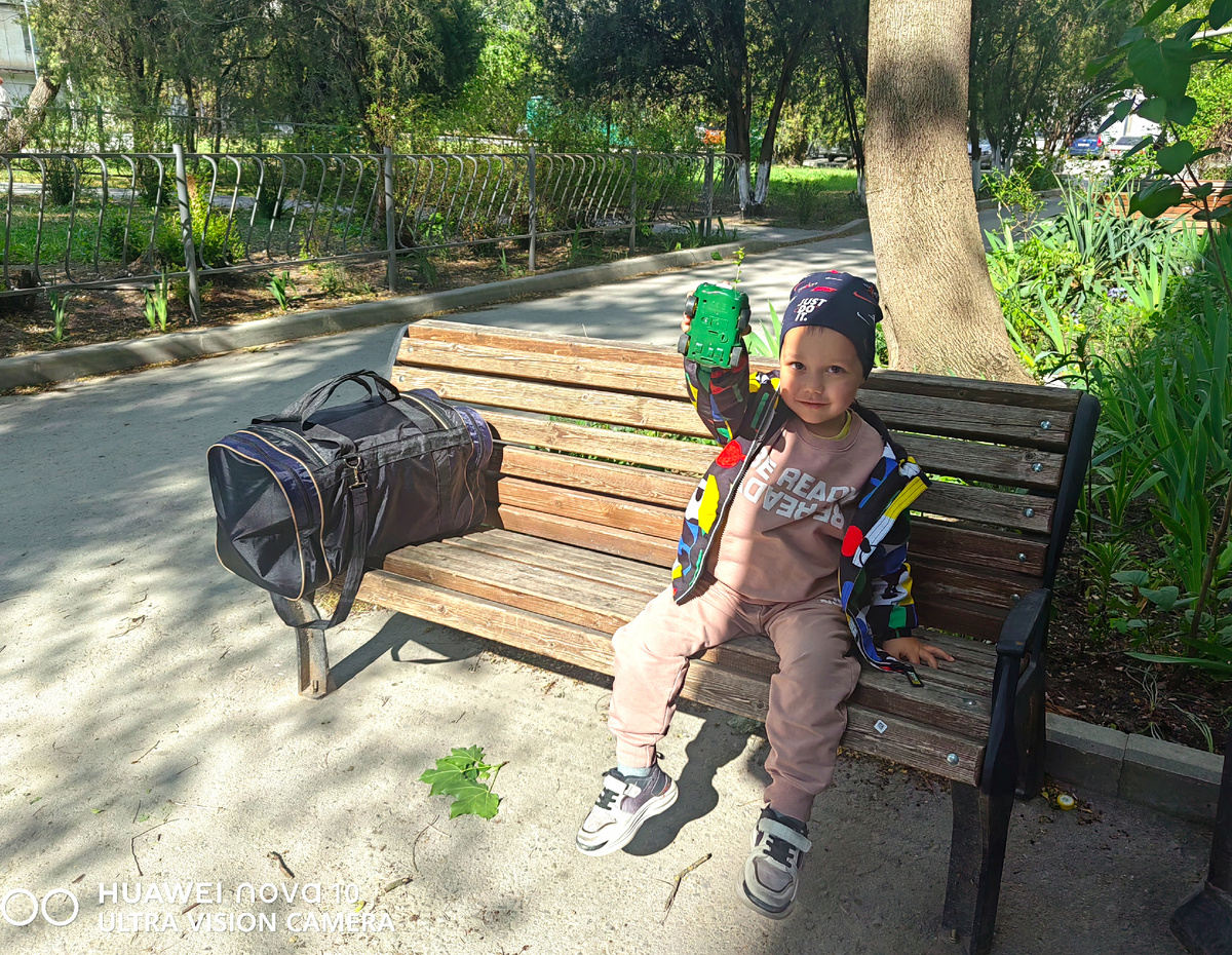 Кусочек двора, где я выросла. В день отъезда