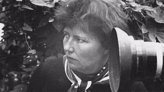 Режиссёр Искра Бабич на съёмках. Фото Яндекс.Картинки. 