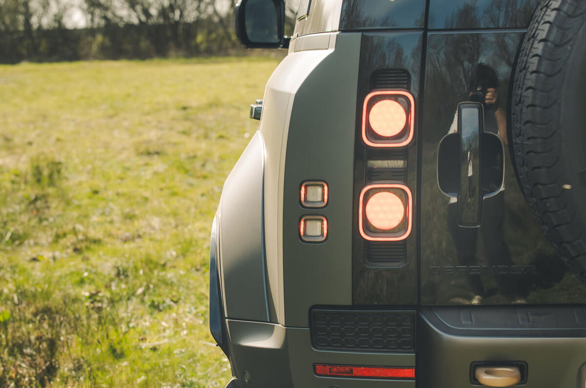 Задняя светодиодная оптика