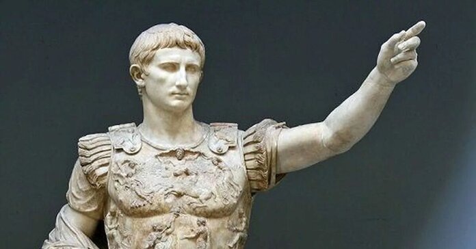 (Статуя изготовленная в честь Октавиана Августа)