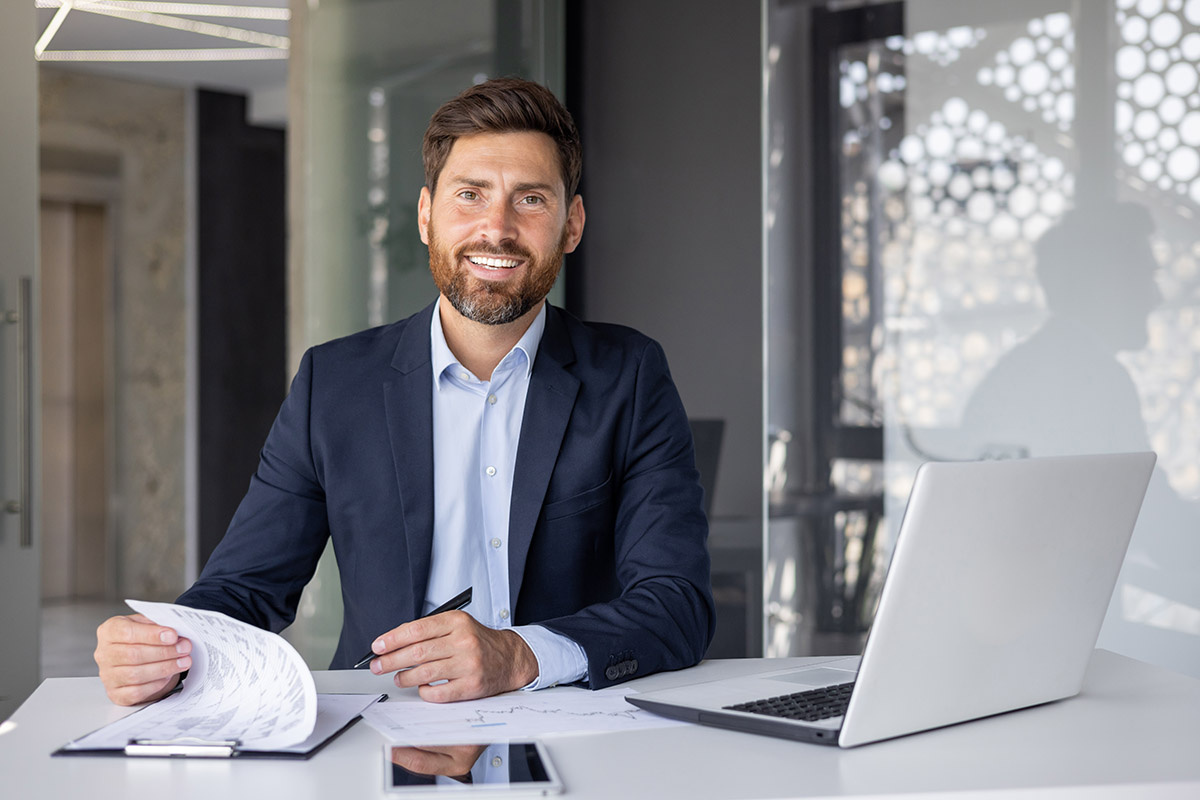    Поставить визу на документе может только уполномоченное лицо. Источник: Shutterstock