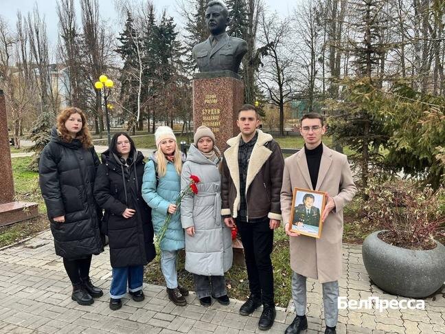 Владимир Горбенко крайний справа / Фото: личный архив