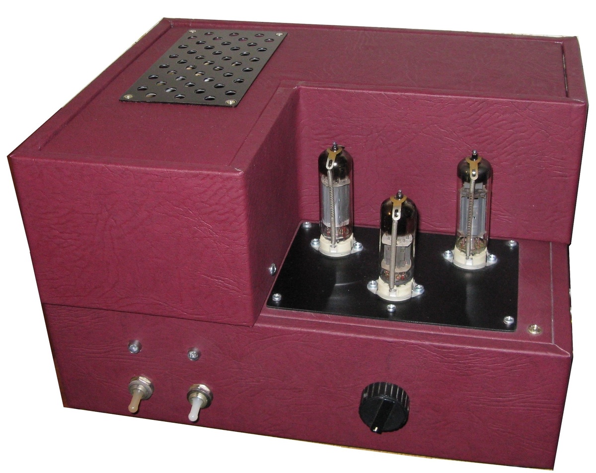 Внешний вид усилителя.