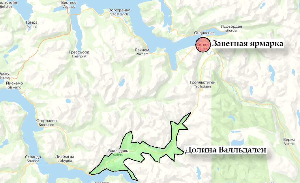 Большинство названий тут связано с троллями. Справа находится горный массив Тролльтиндане, в котором есть «Колпак тролля», «Стена троллей» и т. д. Такой уж норвежский фольклор, что поделать