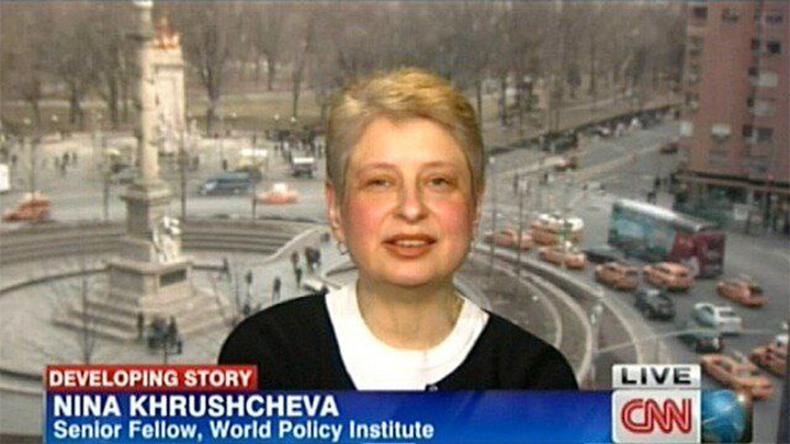    Нина Хрущёва регулярно поливает грязью Россию в своих комментариях для СМИ. Скриншот: CNN