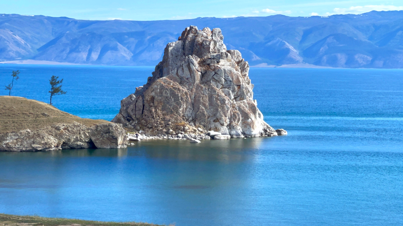 Байкал: остров Ольхон, скала Шаманка