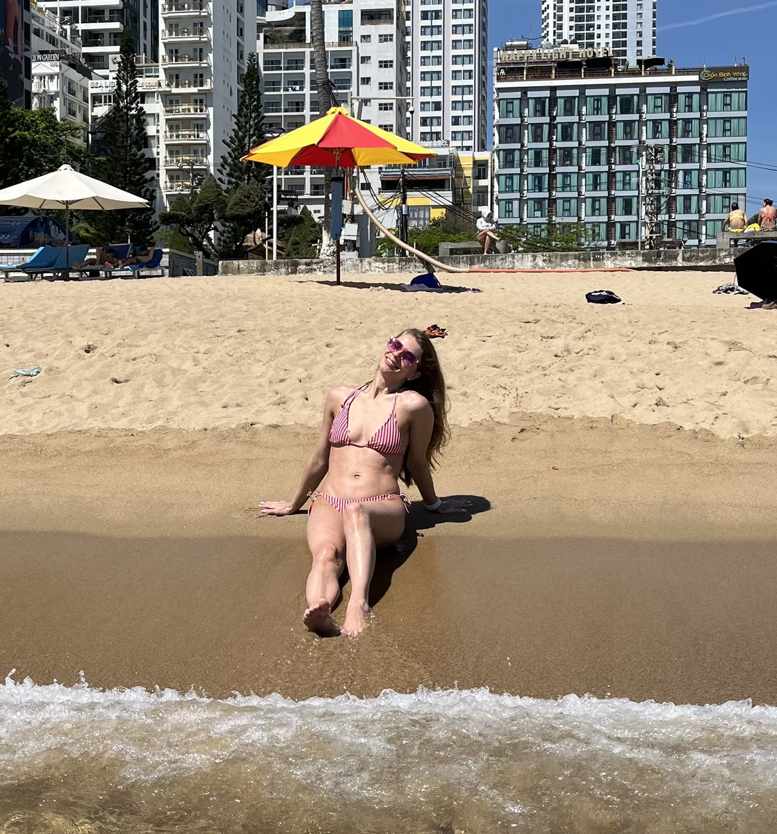 Сразу на пляж))