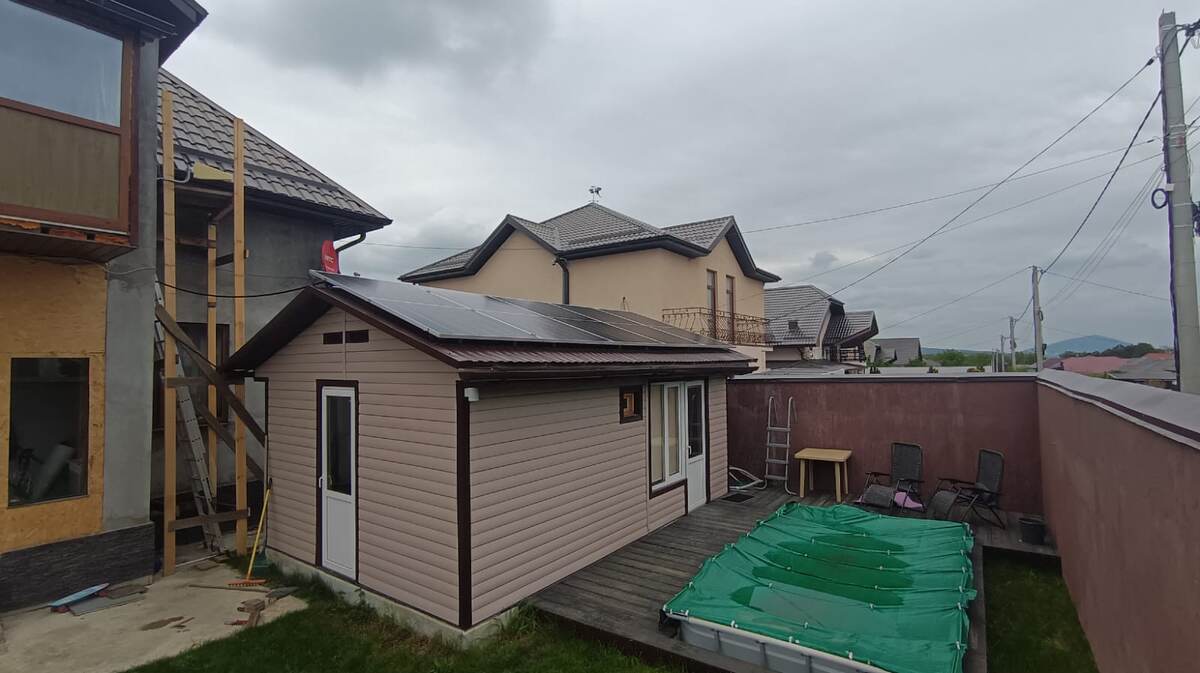 Панели подошли прям идеально. Можно было вместо профлиста на крышу просто солнечные панели поставить).