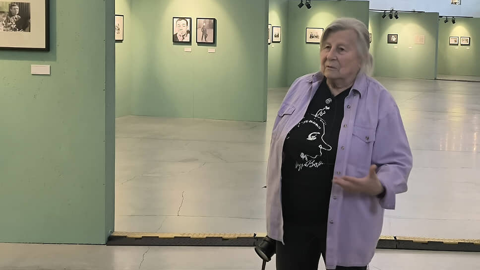 Генриетта Перьян на выставке «Оттепель. Фото на память» в Ельцин-центре.📷Фото: Полина Клейн