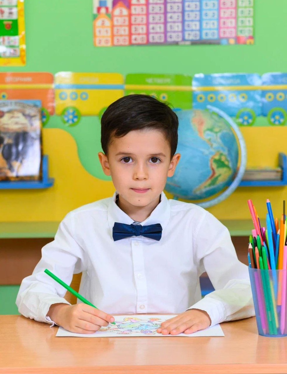 Мой пирожочек. В этом году в школу идёт.