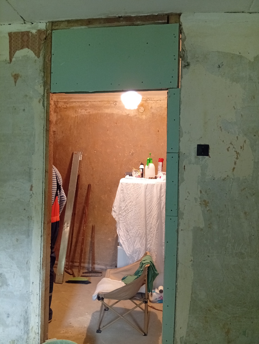 Восстановили дверной проем ( фото автора )