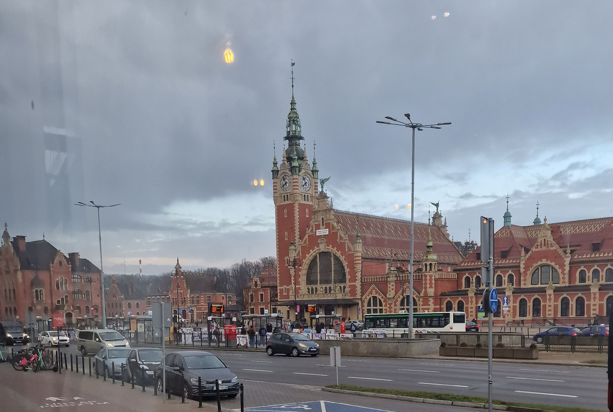 фото автора: ж/д вокзал и автовокзал в Гданьске в одном месте
