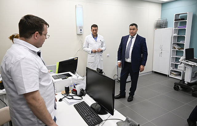 Губернатор Тверской области ознакомился с работой амбулатории в поселке Эммаусс