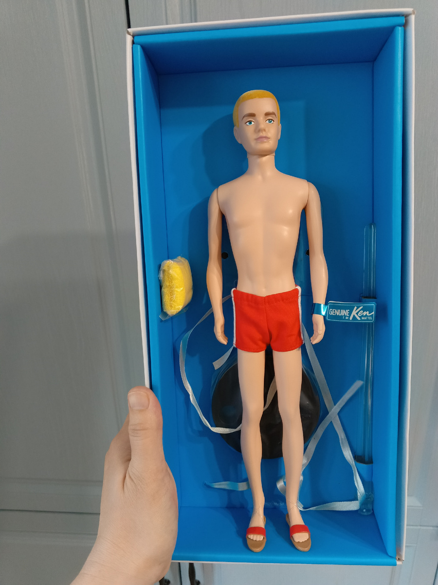 достала из коробки, было безумно интересно потрогать