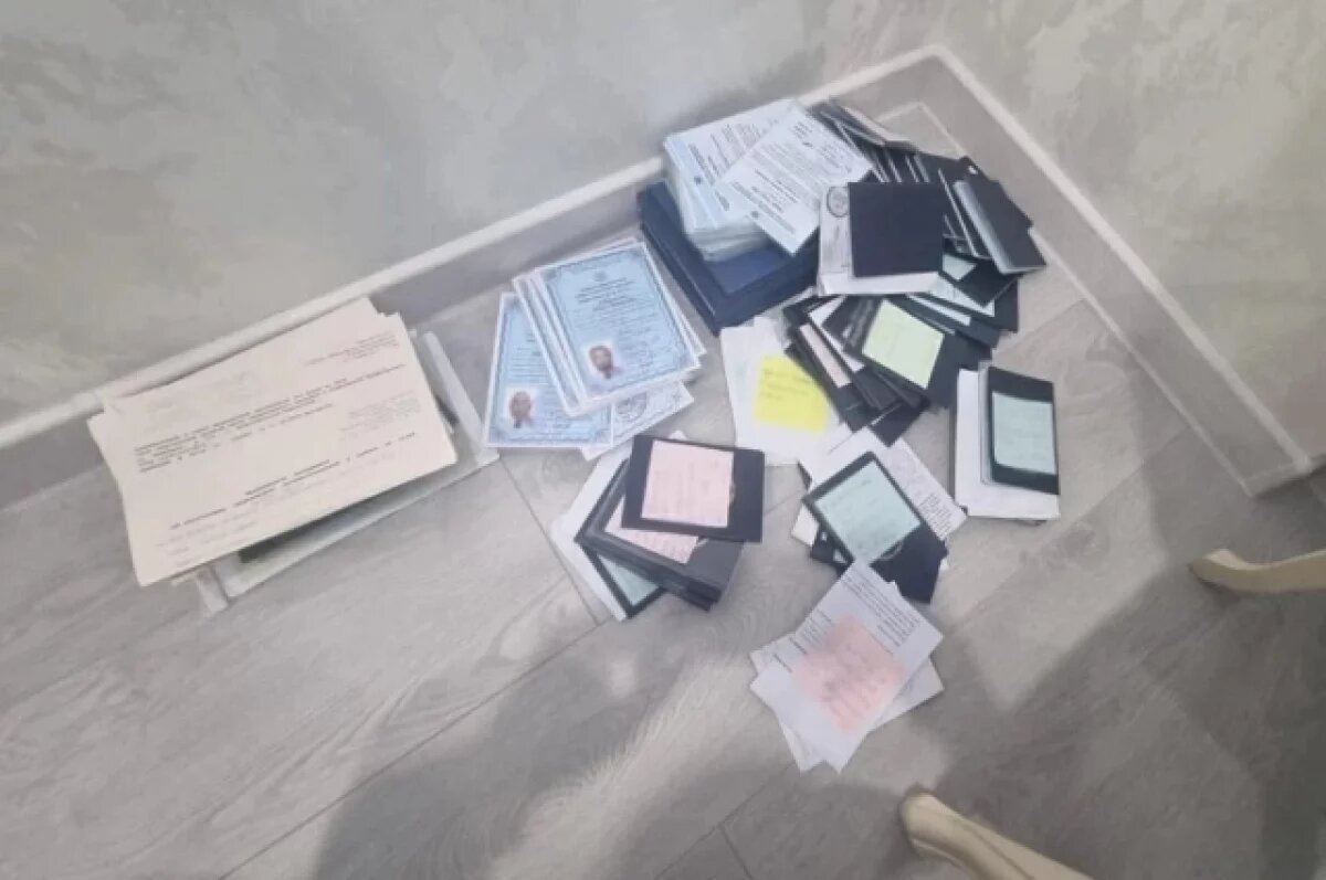    На Камчатке допросили фигурантов по делу о массовой подделке документов