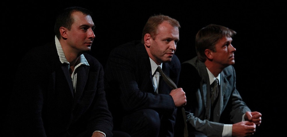 Кадр из спектакля "Три товарища", театр Современник (фото из открытых источников).