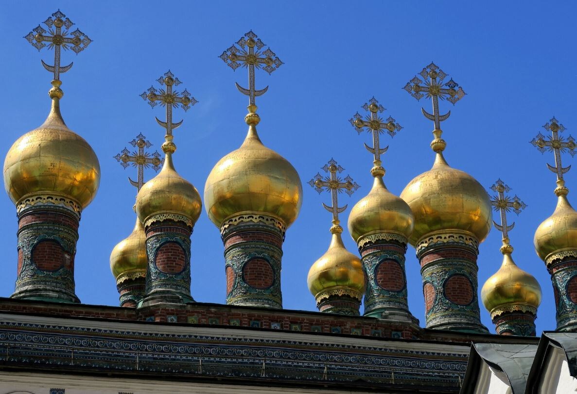 Купола и кресты Верхоспасского собора в Москве  (иллюстрация из открытых источников)