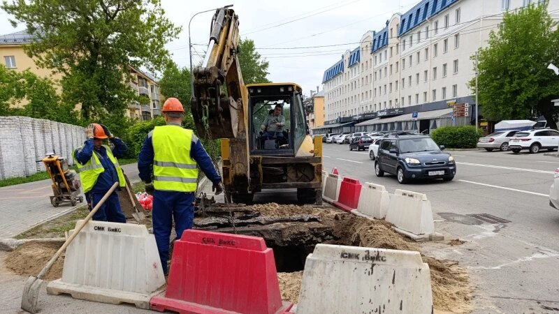     Специалисты подрядной организации барнаульского водоканала приступили к реконструкции водопровода по Социалистическому проспекту. Фото предоставлено пресс-службой компании «Росводоканал Барнаул», автор Лилия Болатаева.