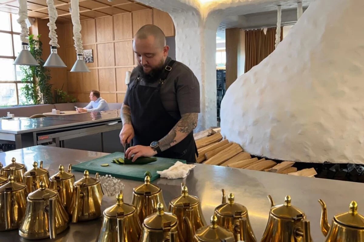    Шеф-повар одного из хабаровских ресторанов Никита Бирюков переехал в краевую столицу из Забайкалья.