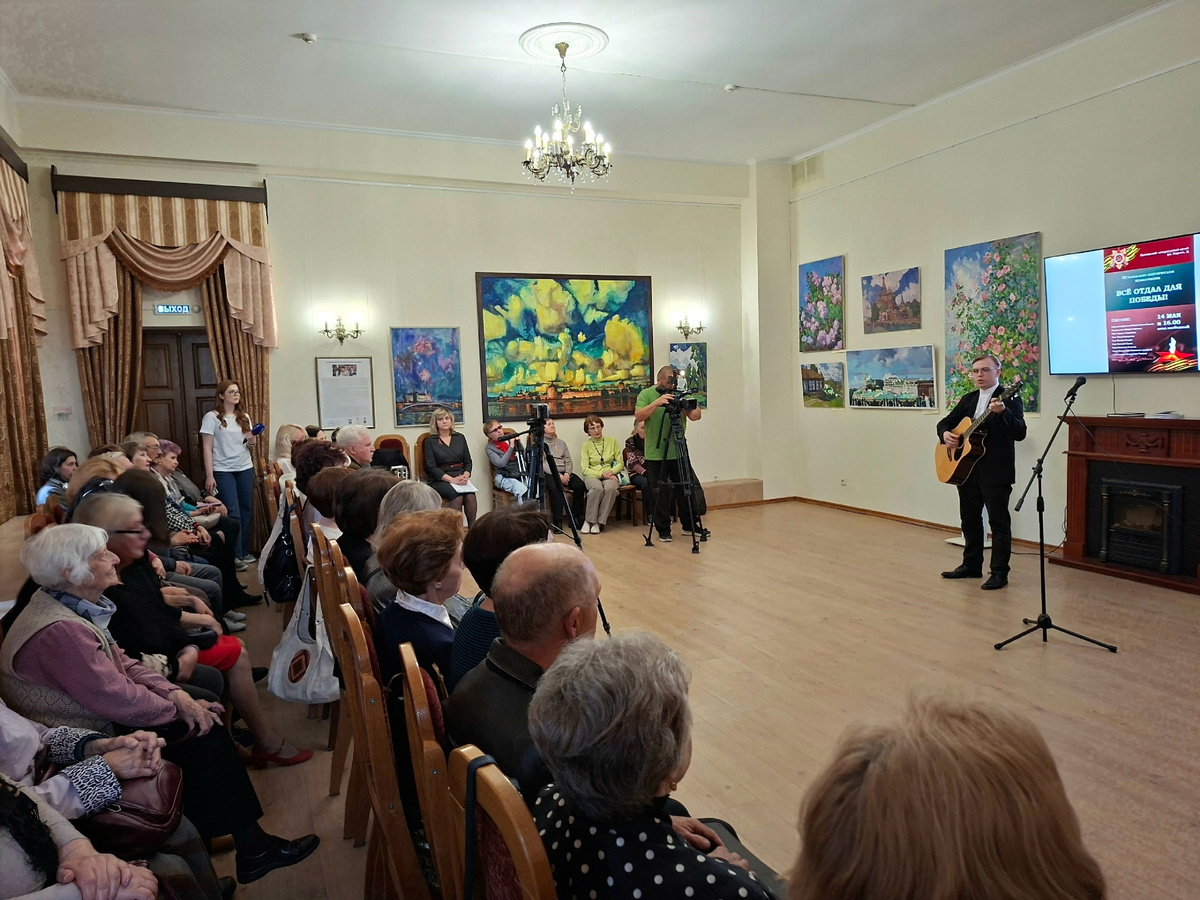 Открыло музыкально-поэтическую композицию «Все отдал для Победы» выступление Владимира Талаева