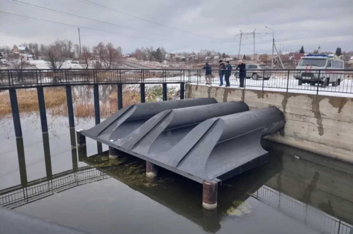    В Салехарде временно закроют дамбу для ремонта коммуникаций