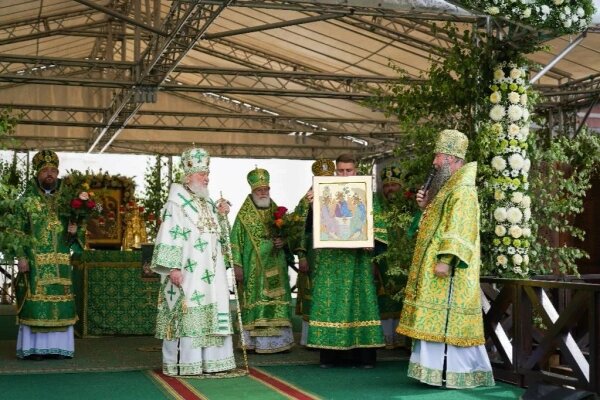 В 2025 году Троицу будут отмечать в июне. Но какого числа? Фото © ТАСС / Пресс-служба Патриарха Московского и всея Руси / Олег Варов