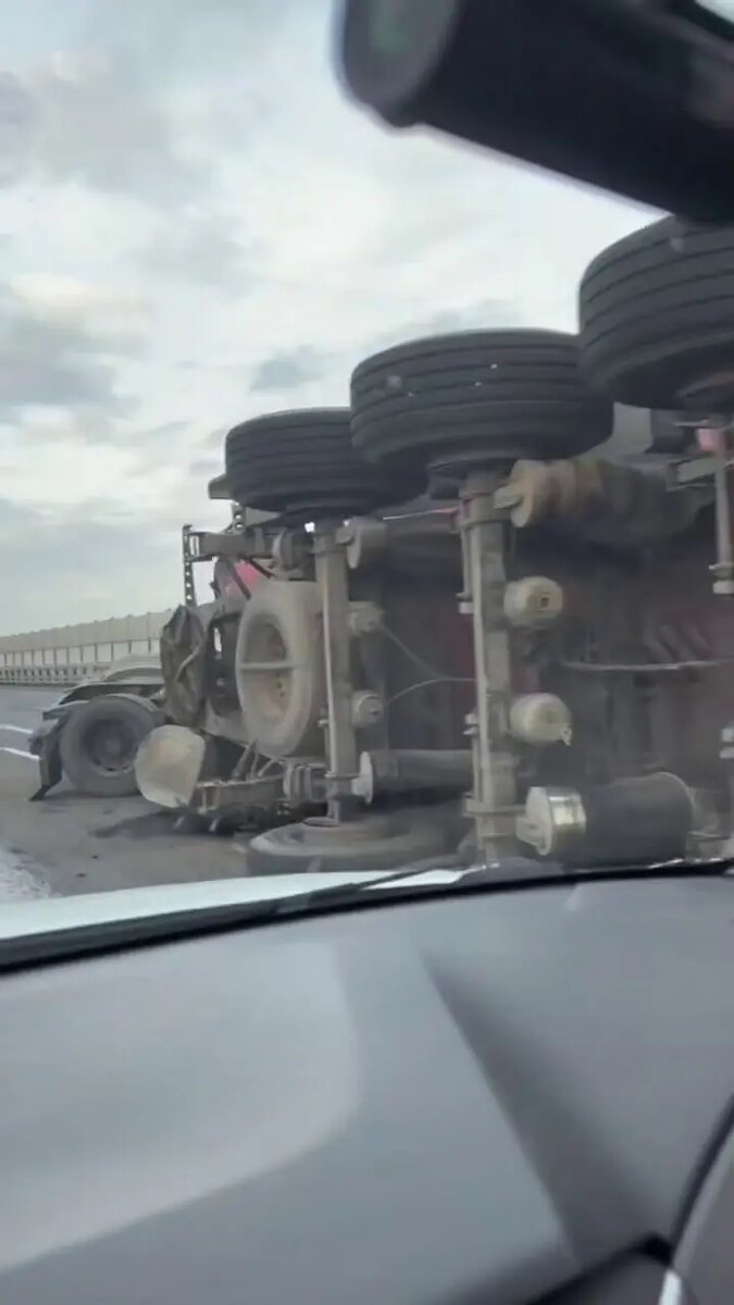    Фото: скрин видео из Telegram-канала «Мегаполис | ДТП и ЧП | Санкт-Петербург | Питер»