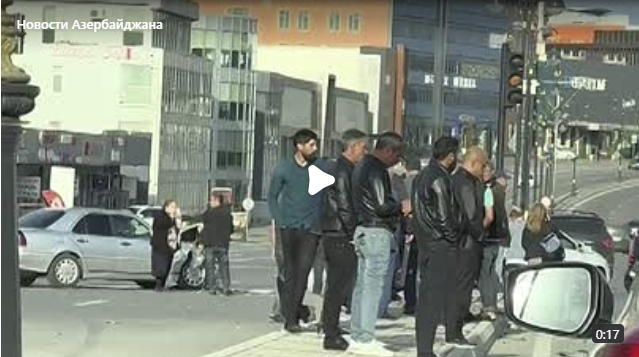 Кадры серьезного ДТП на проспекте Бабека в Хатаинском районе Баку