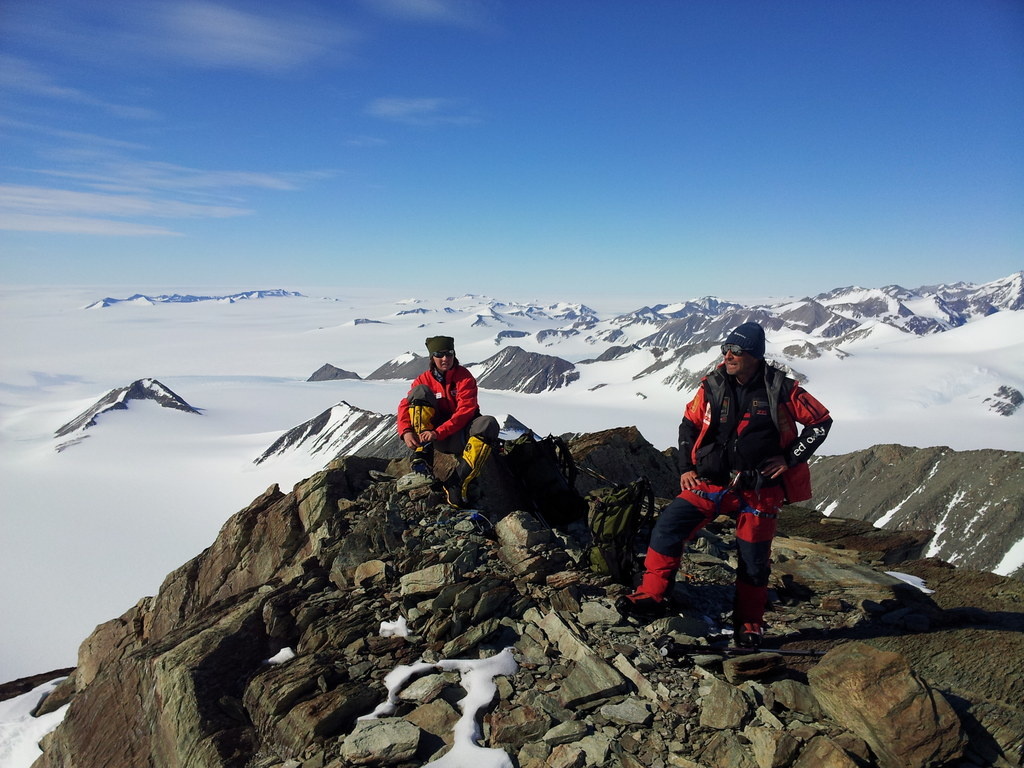Вершина Винсона – самый высокий горный массив Антарктиды. Источник: https://7vershin.ru/news/all_1/country_10_1/region_6_23/item_3670 