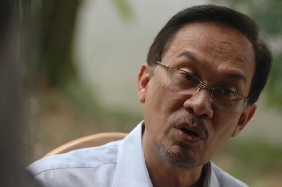    Премьер Малайзии пообещал передать слова Путина семьям жертв крушения МН17