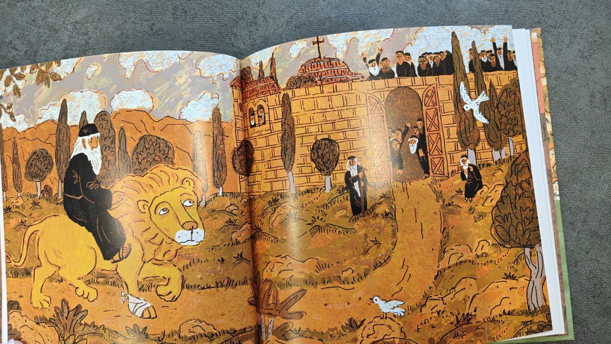 Листайте вправо, там еще фото разворотов