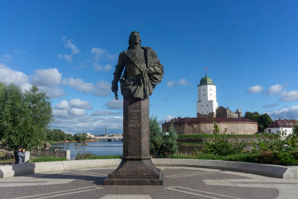 Памятник Апраксину