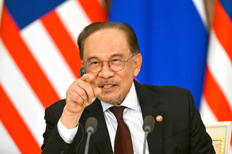    Почетный гость форума — премьер-министр Малайзии Анвар бин Ибрагим.   
Фото:  kremlin.ru