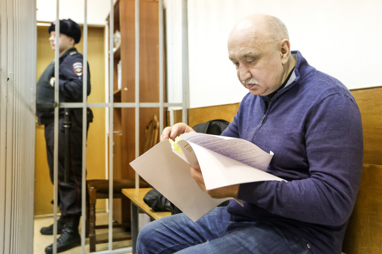    Более трех часов подсудимый опровергал утверждения обвинительного заключения, в основном связанные с мотивом убийства.   
Фото: «БИЗНЕС Online»